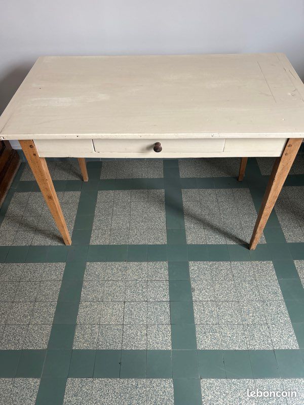 Table en bois de chêne (image 1)
