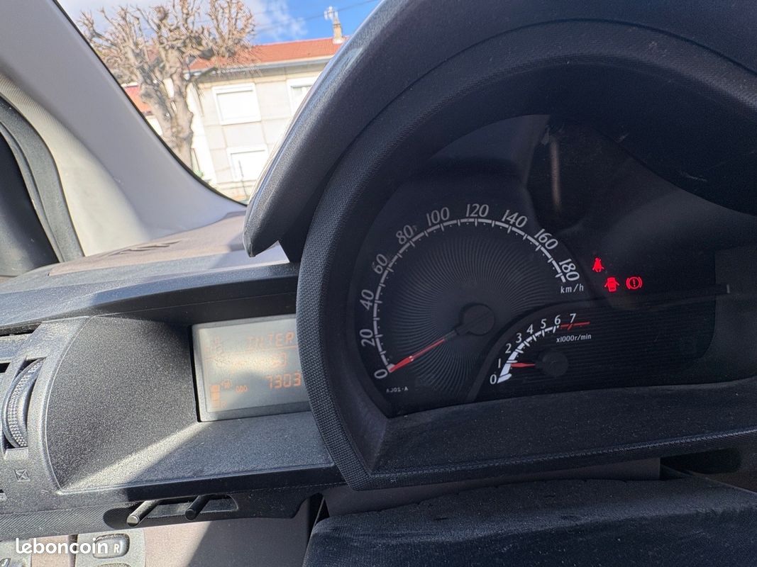 TOYOTA iQ iQ² 68 VVT-i MultiDrive, Boite Auto, Garantie 12 mois (image 14)