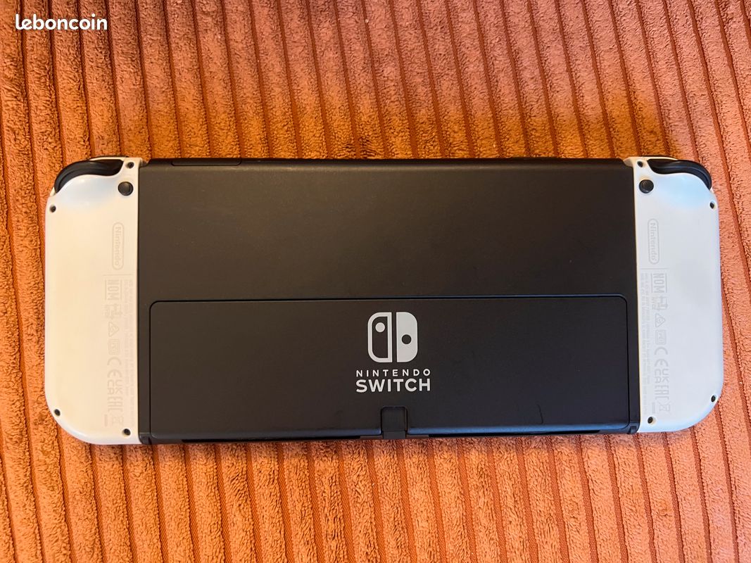 Nintendo Switch OLED blanche + manette Pro + 3 jeux (Zelda TOTK, Animal Crossing, Pokémon) (image 6)