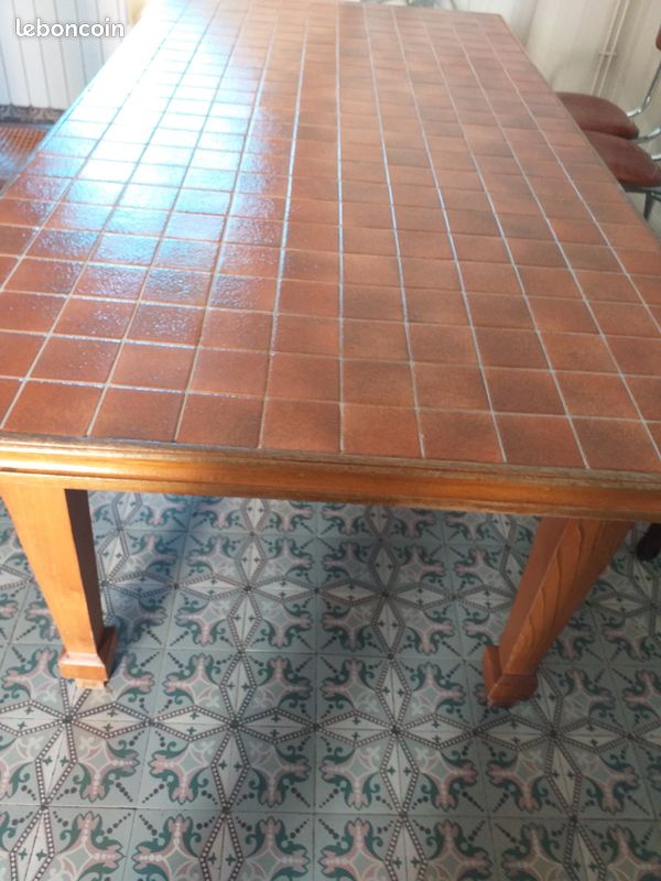 Table carrelée (image 1)