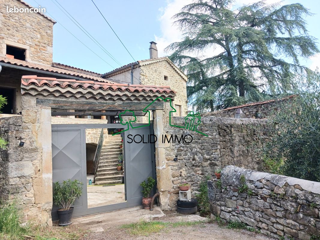 Maison 14 pièces 150 m² · à Saint-Étienne-de-Fontbellon · 150 m² · 330 000 €