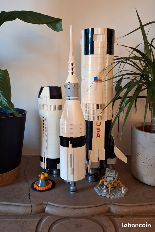 LEGO Ideas 92176 - NASA Apollo Saturn V - Complet + notice (image 2)