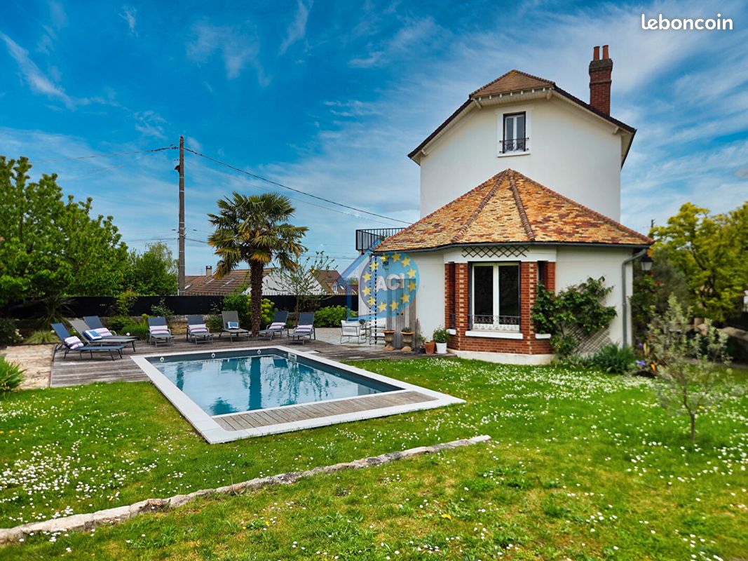 Maison 12 pièces 204 m² · à Épône · 204 m² · 640 000 €