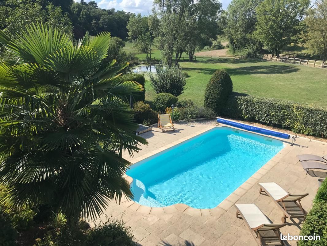Maison 10 pièces 363 m² (image 1)
