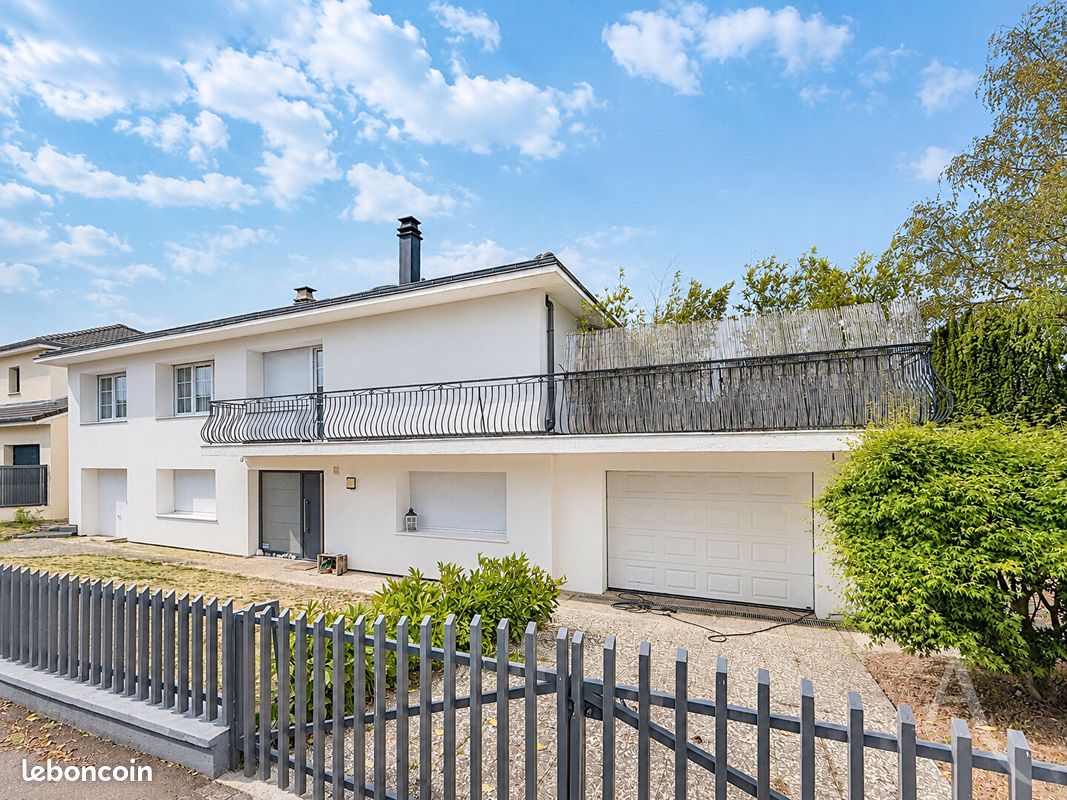 Maison 8 pièces 200 m² · à Marly · 200 m² · 1 950 €