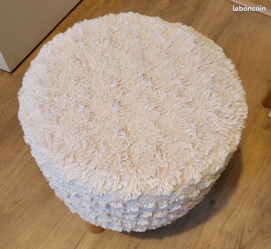 Tabouret bas rose (image 2)