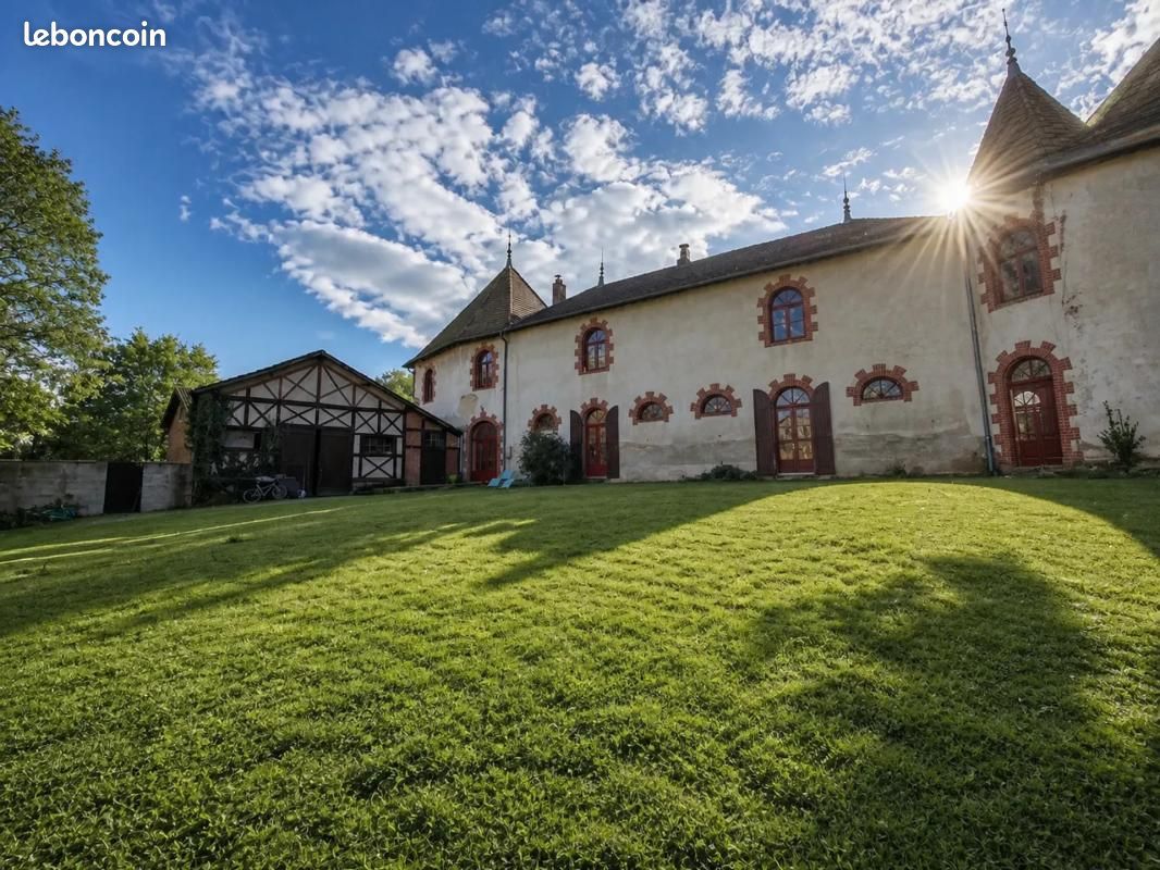 Maison 8 pièces 237 m² · à Condat-sur-Vienne · 237 m² · 385 000 €
