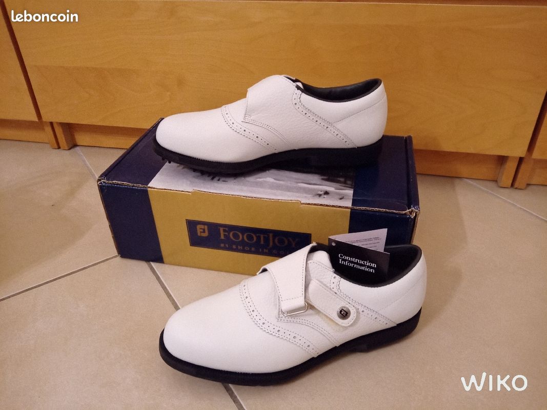 Chaussures de golf femme marque Footjoy modèle Aqualites Sport