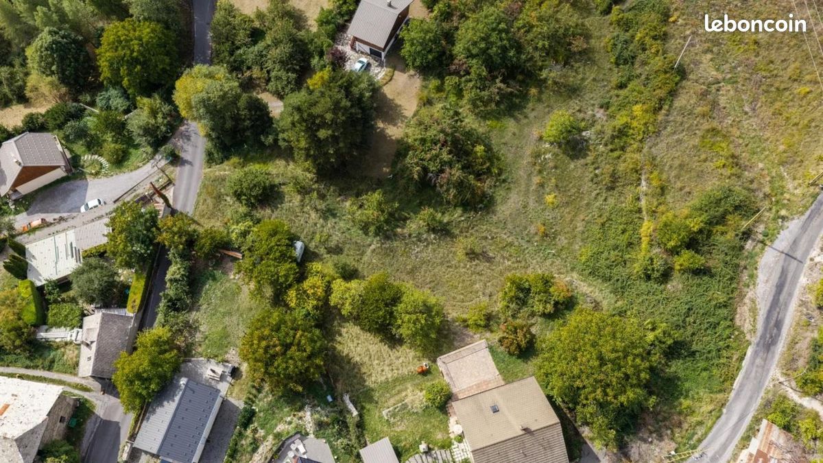 Terrain 1275 m² · à Châteauroux-les-Alpes · 148 000 €
