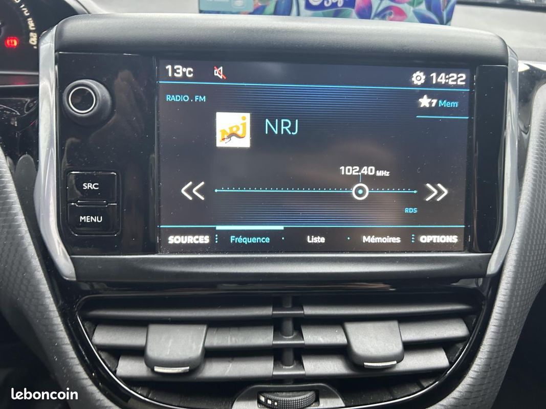 PEUGEOT 208 1.2i 12V - 82 BERLINE Style ( courroie changer + pneu neuf ) (image 12)
