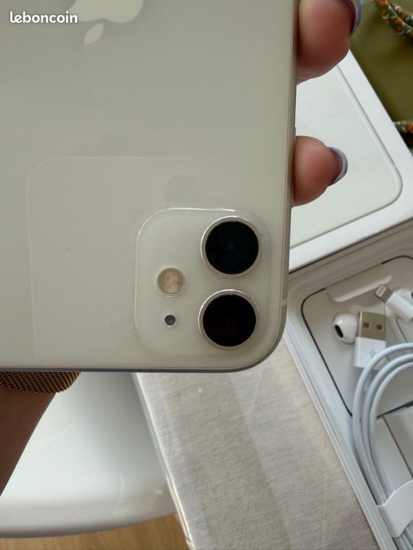IPhone 11 blanc 128GO + accessoires (image 4)