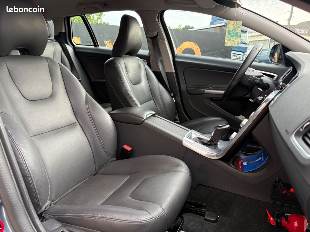 VOLVO V60 CROSS-COUNTRY 2.0 150ch PLUS D3 GEARTRONIC ENTRETIEN CONSTRUCTEUR (image 6)