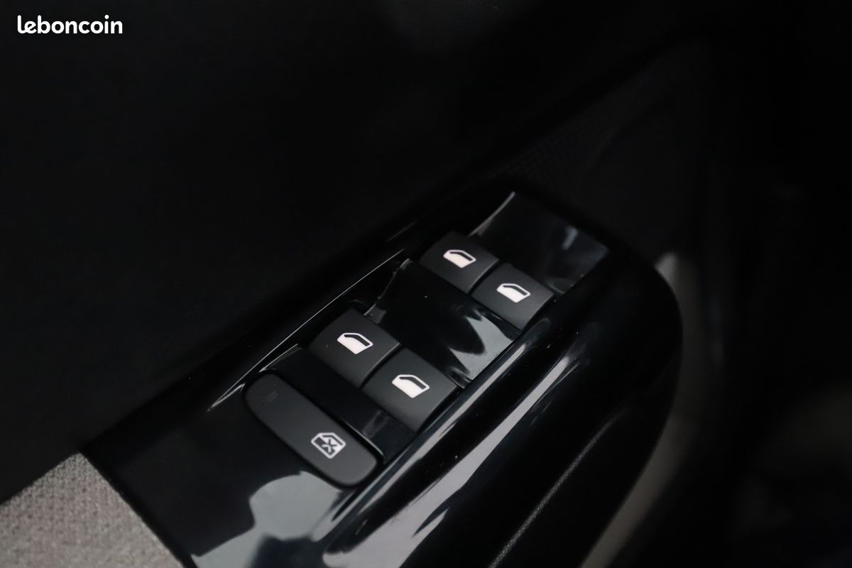 Citroen C3 1.2 PureTech Shine EAT6 110 ch (image 28)