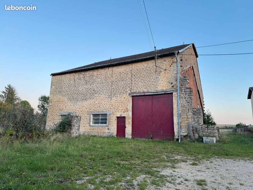 Maison 1 pièce 320 m² · à Mouzon · 320 m² · 99 000 €