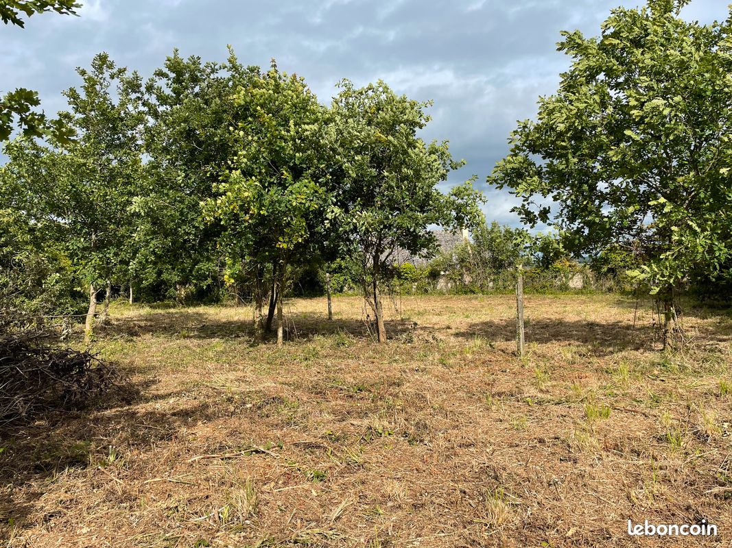 Terrain constructible · à Guimaëc · 46 550 €