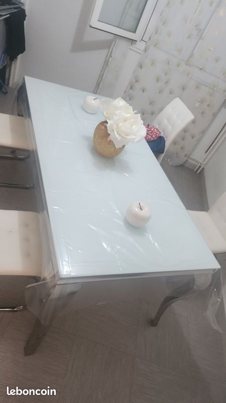 Table et chaise (image 1)