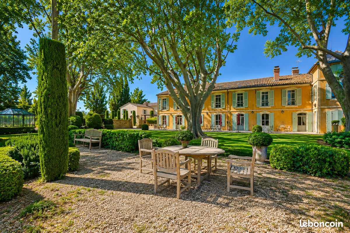 Maison 18 pièces 920 m² · à Arles · 920 m² · 4 900 000 €