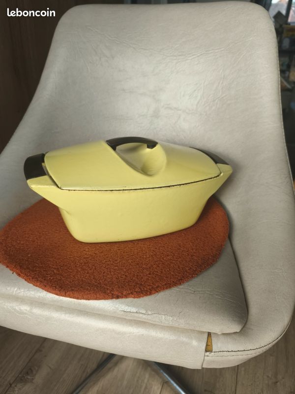 Cocotte Le Creuset vintage en fonte émaillée jaune - Vintage