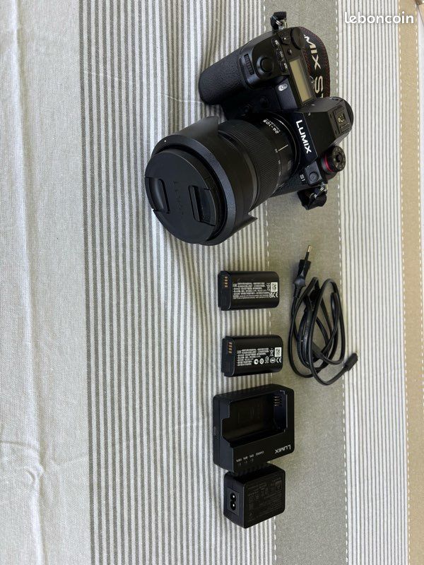 Panasonic Lumix S1 + Lumix S 24-105 mm f/4 + 2 batteries (image 2)