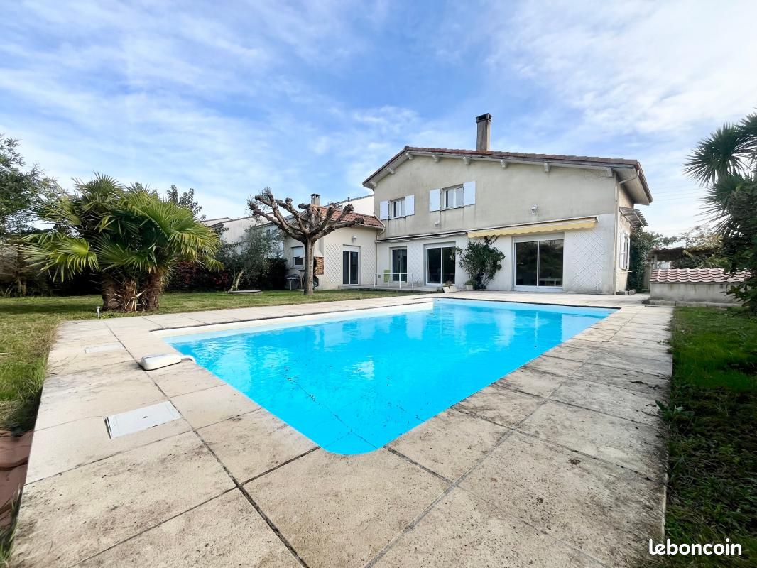 Maison 5 pièces 215 m² · à Mérignac · 215 m² · 2 500 €/mois