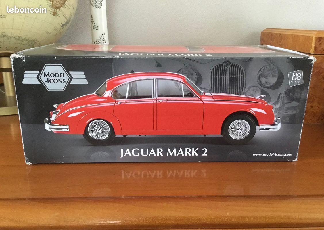 Jaguar MK II 3.8 LHD 1959 Vert foncé 1/18