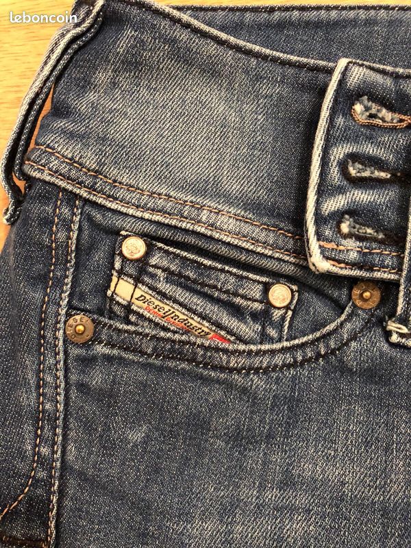 Jeans droits Diesel W29 (T 38-40) (image 2)