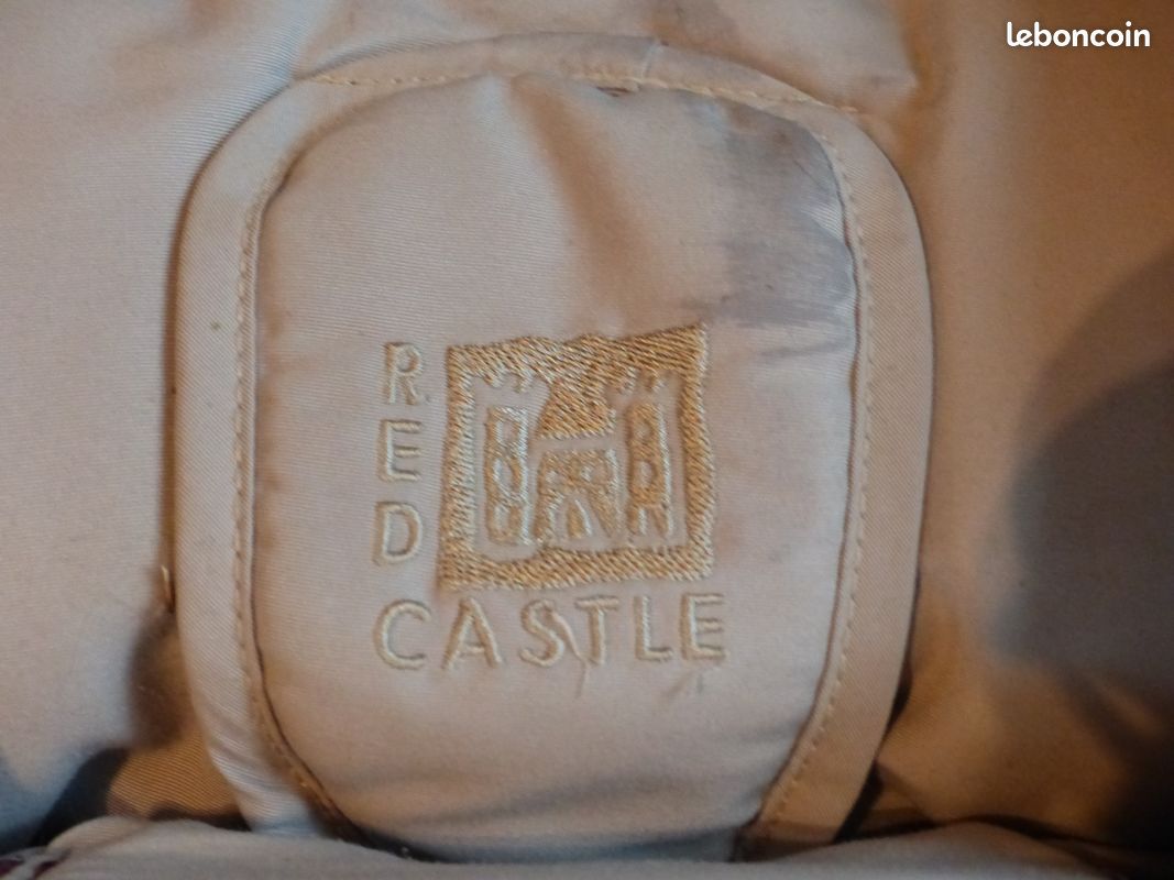 Cosy Red Castle (image 5)