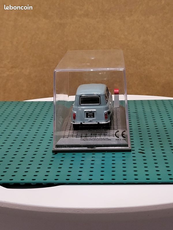 Maquette Renault 4L 1962 – Échelle 1/24 – Usines Editrices – Neuve