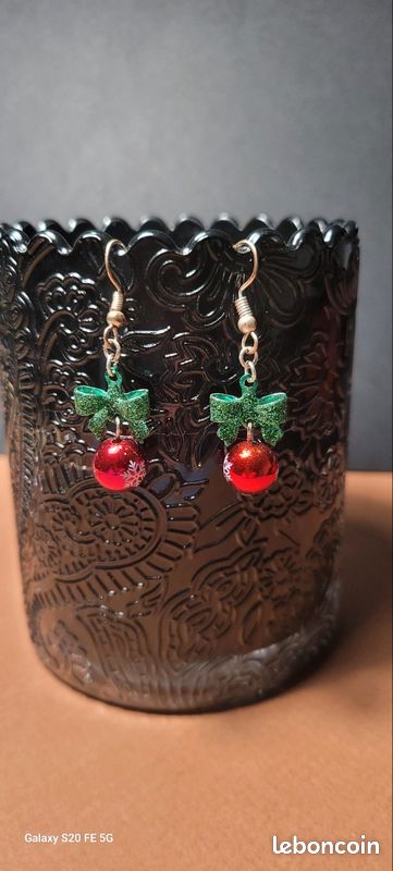 Boucles d'oreilles boules de Noël et Nœud (image 1)