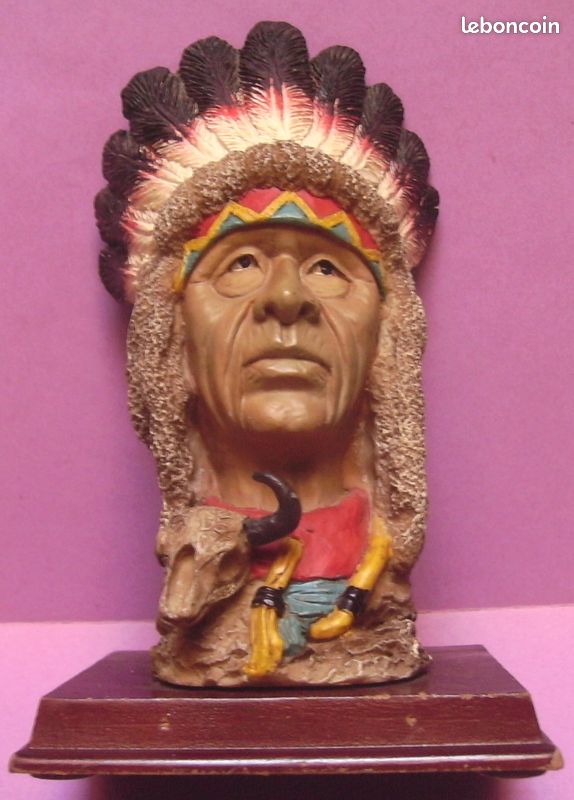 Statue / Statuette Buste De Chef Indien - Coiffe Plumes Et Tête De Bison / Buffle - The Peggy's Collection (image 2)