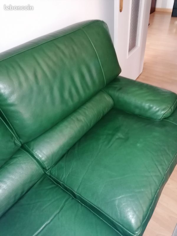 A vendre cause double emploi canapé et 2 fauteuils cuir vert bon etzt (image 2)