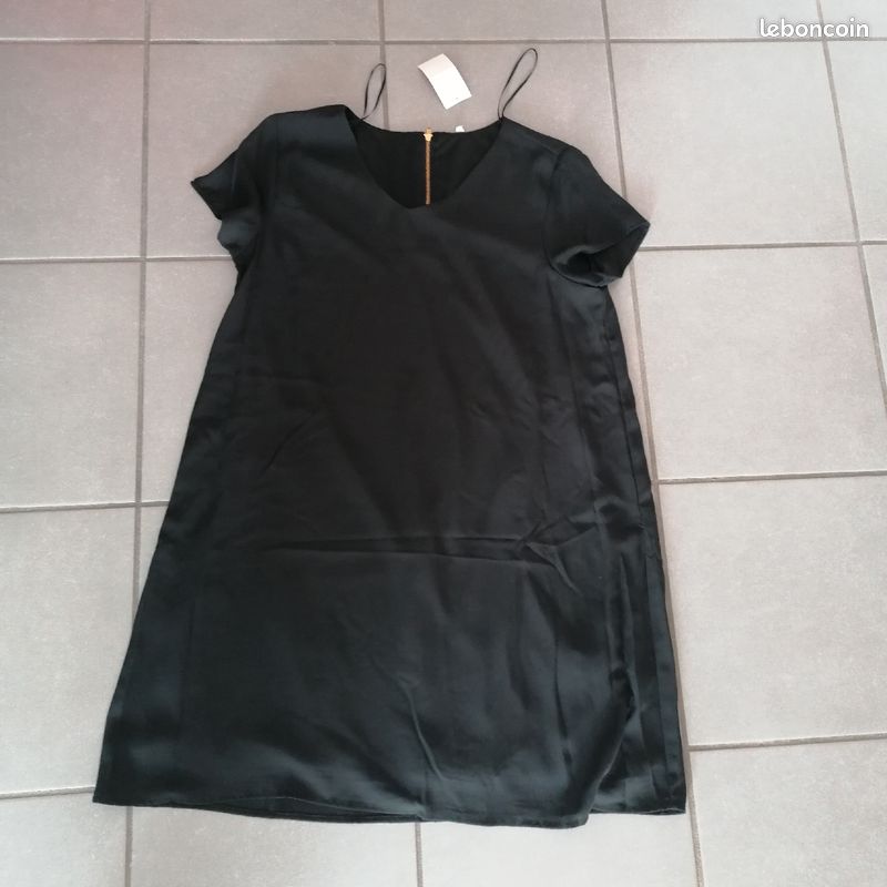 Robe noire avec doublure neuve T. 38 (image 1)