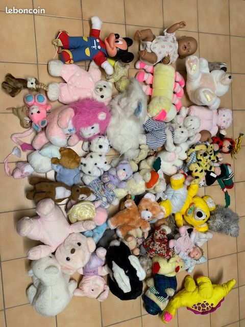 LOT DE PELUCHES Bébé et enfant (image 1)
