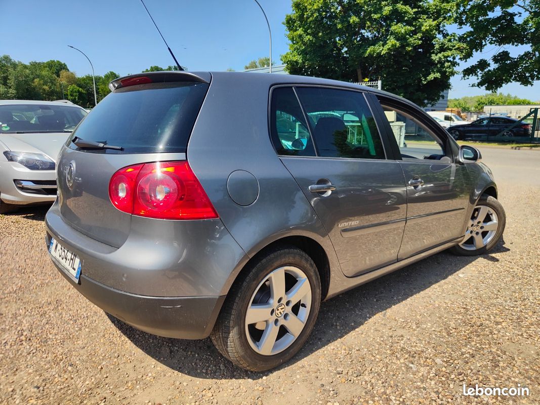 Volkswagen GOLF V 1.9 Tdi 105 CH United * SUIVI COMPLET * GARANTIE (image 4)