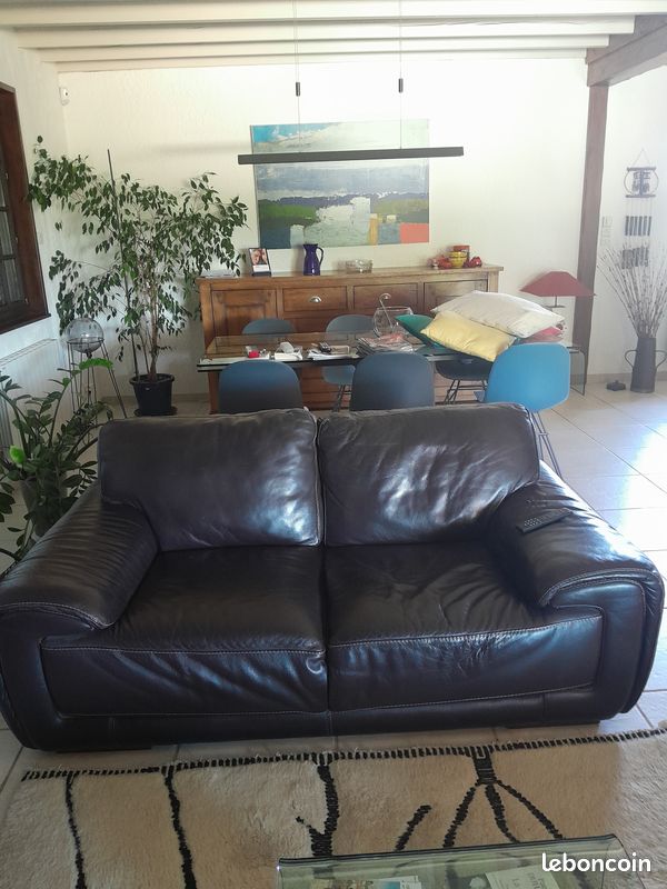 Vends 2 canapes en cuir et une table en verre (image 2)