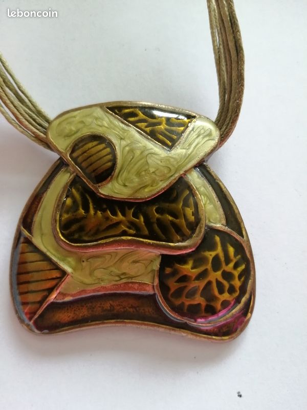 Collier (image 1)