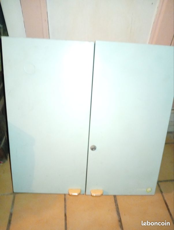 Armoire à pharmacie vintage (image 1)