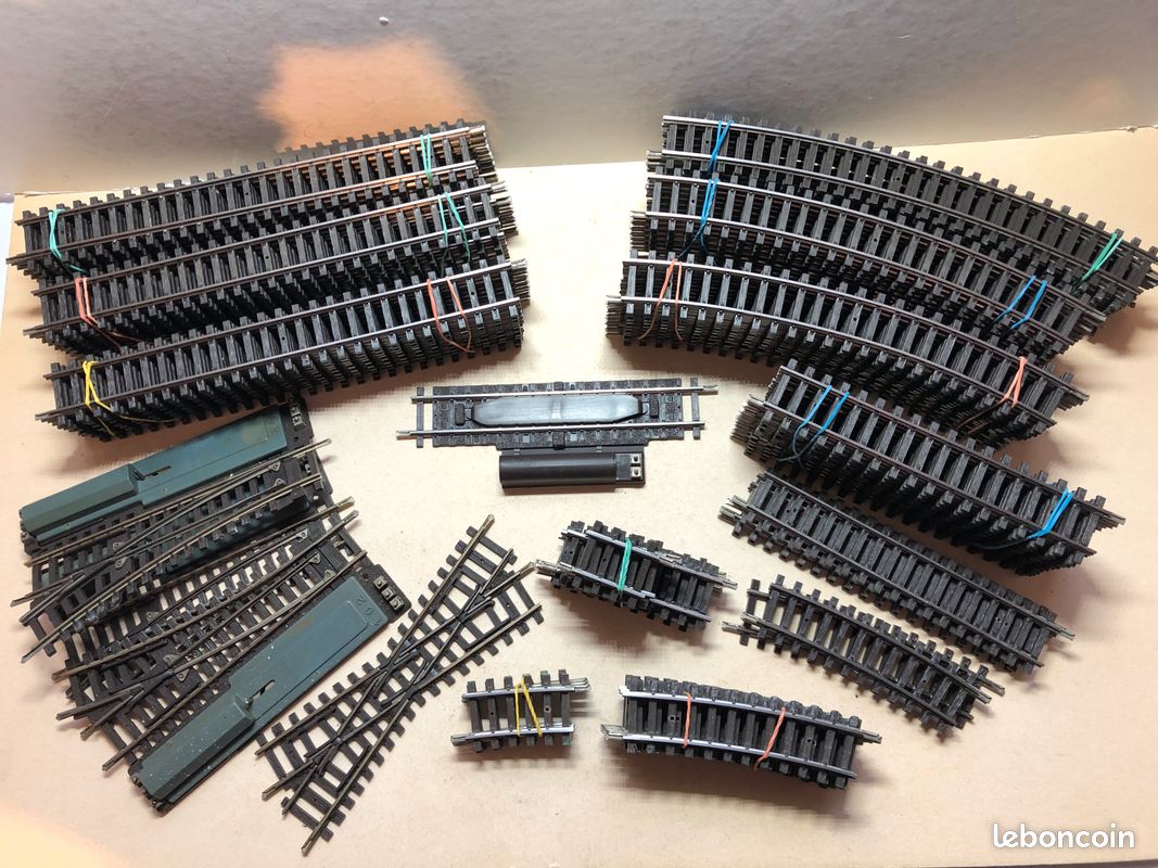 LOT DE 10 rails HO LIMA /MAILLECHORT/ 9 RAILS COURBES ET 1 RAIL DROIT