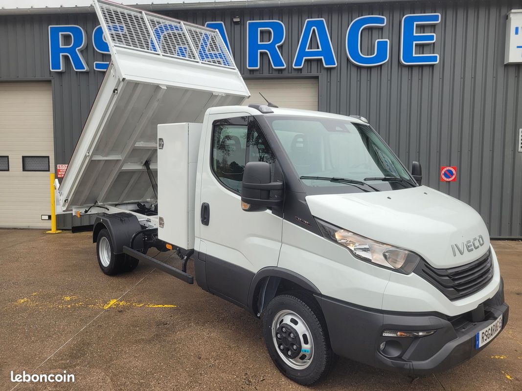 IVECO DAILY 35C16 H3.0 PACK COMFORT + PACK CONSTRUCTION SIMPLE CABINE BENNE COFFRE 03 PLACES comme NEUF avec CAMÉRA + MOTEUR 3 LITRES + SUSPENSION RENFORCÉE / GARANTIE 24 MOIS ( Prix Vente 46 490 HT ) (image 1)