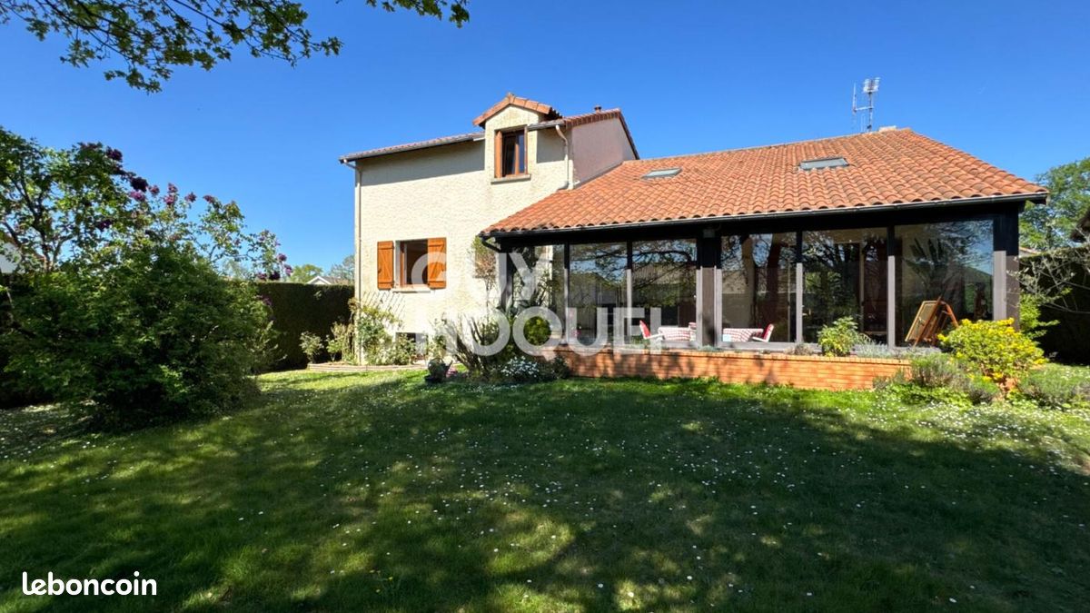 Maison 9 pièces 176 m² · à Fontaine-le-Comte · 176 m² · 382 000 €