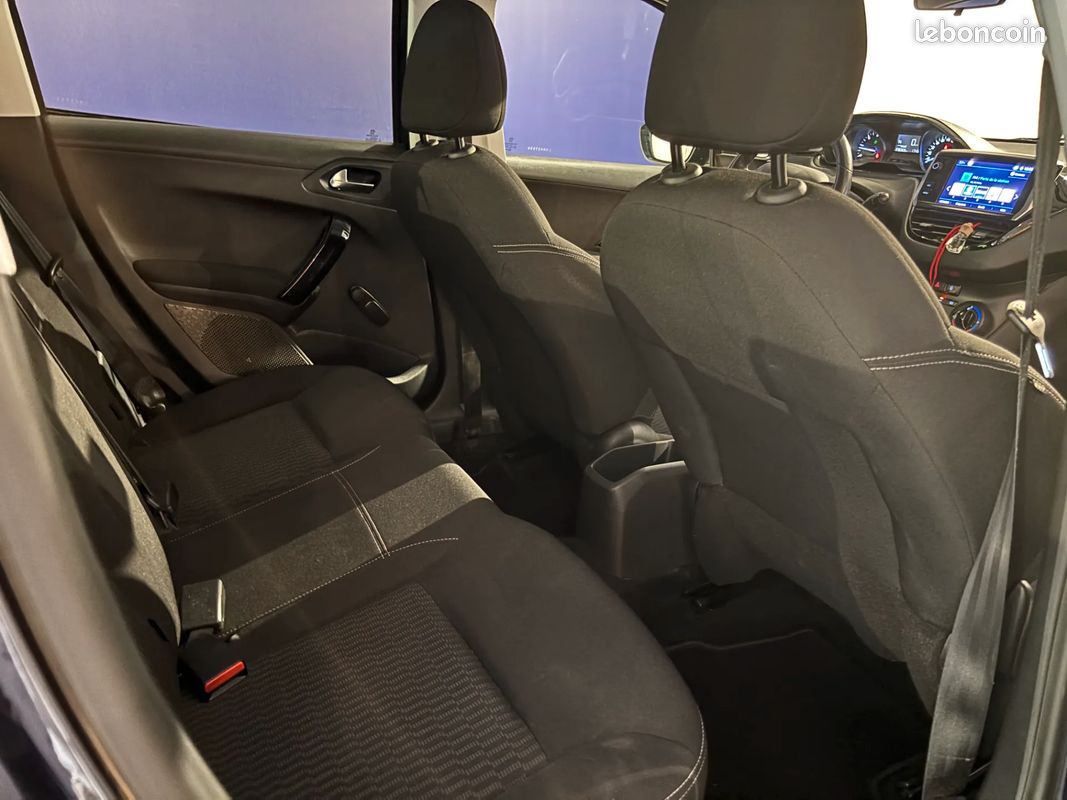 PEUGEOT 208 1.6 D 75ch STYLE - 2017 - CarPlay - Suivi complet - Régulateur de vitesse - Climatisation - Bluethoot (image 14)
