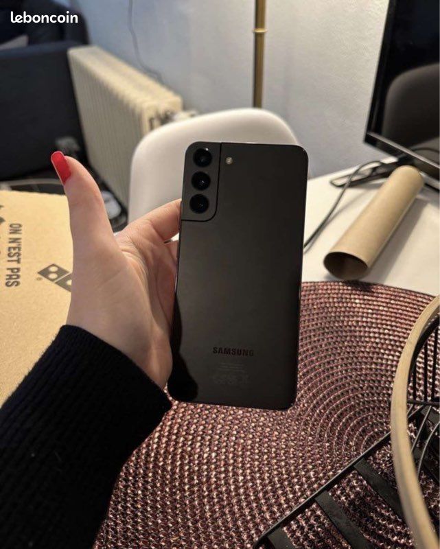 Samsung galaxie s22 128Go noir (image 1)