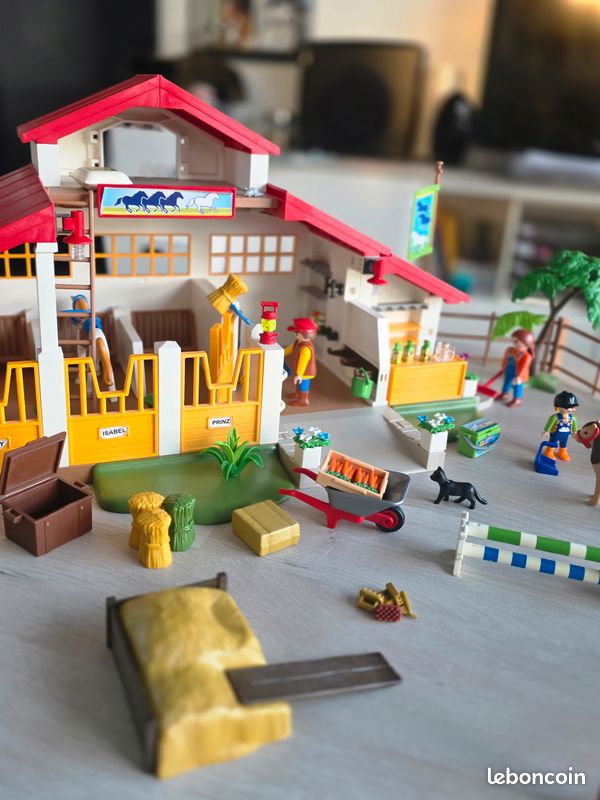 Lot Playmobil – Remise De Prix Et Centre De Soin équestre (occasion, Voir Photos)