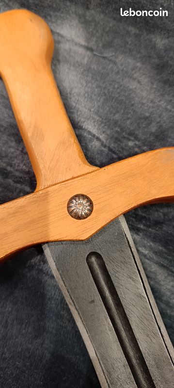 Accessoire en bois déguisement chevalier (image 2)