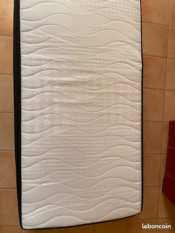 Lit 1 place : sommier + pieds + matelas (image 1)