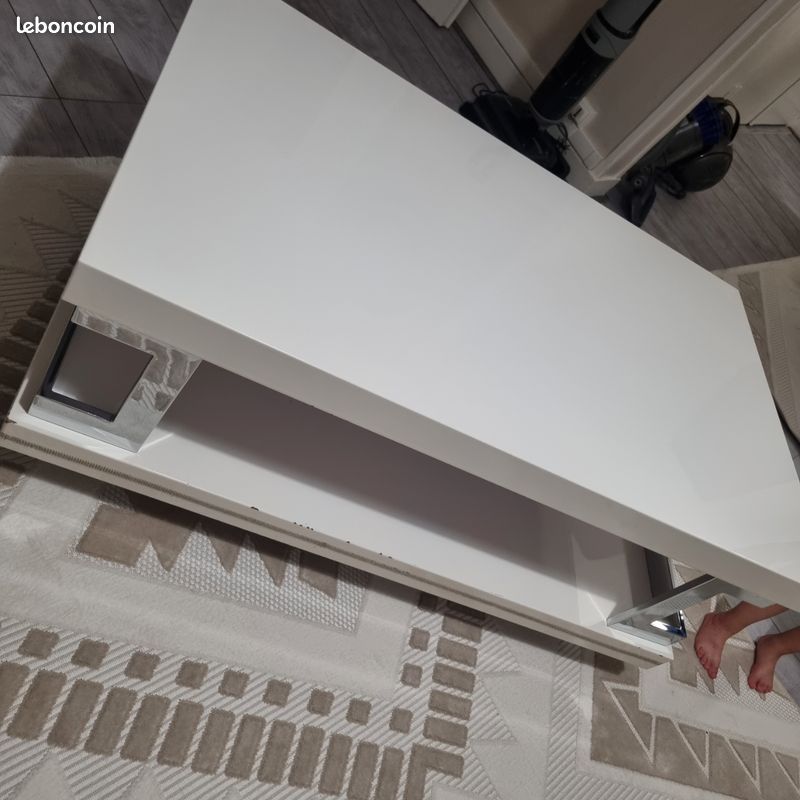 Table basse blanche (image 1)