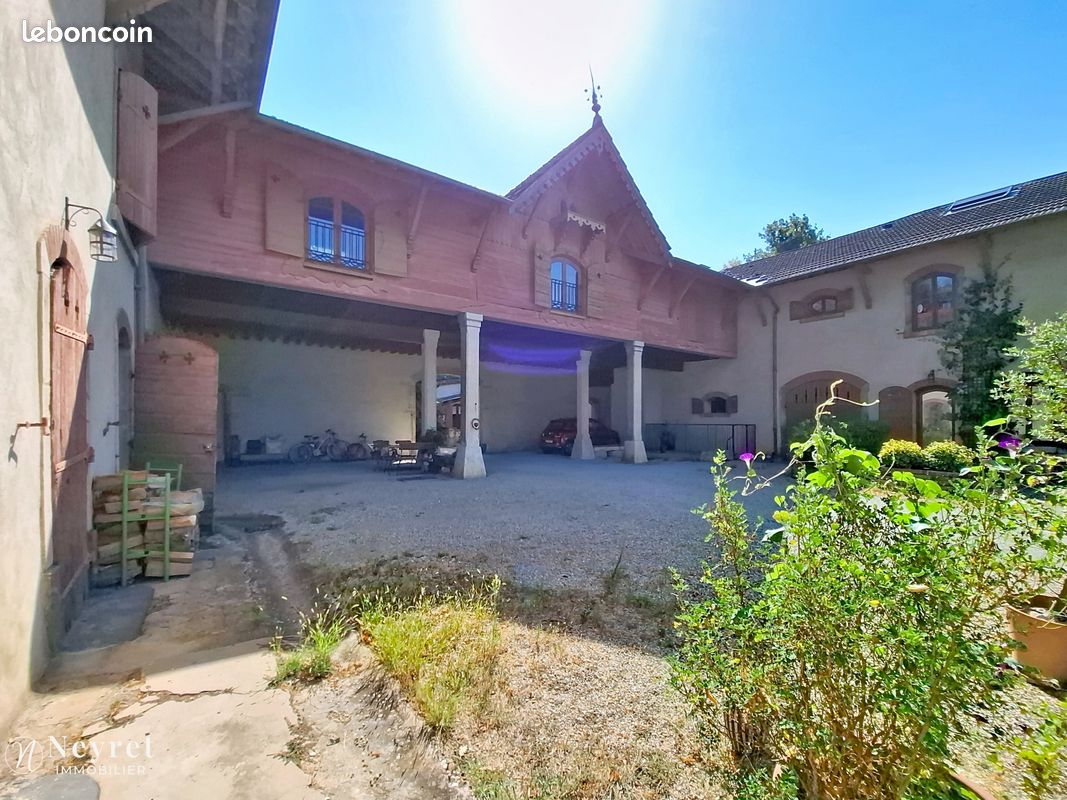 Appartement 11 pièces 210 m² · à Vernaison · 210 m² · 609 000 €