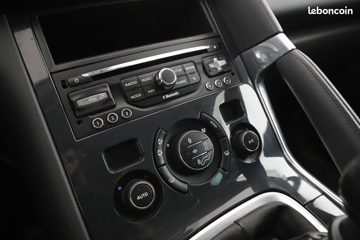 Peugeot 3008 1.6 Blue-HDi Style 120 ch (image 20)