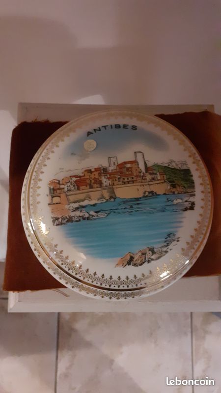 Bonbonniere en porcelaine de Monte Carlo Vue d Antibes (image 1)