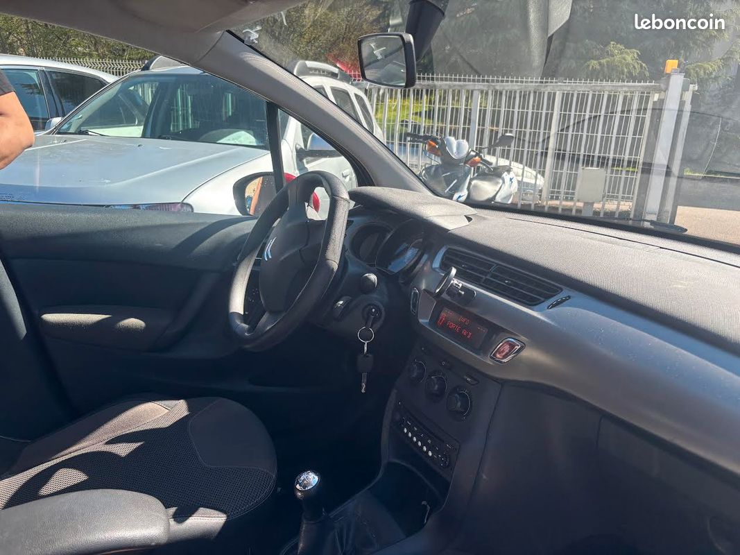 Citroen c3 ii (2) 1.4 hdi 70 fap confort (image 4)